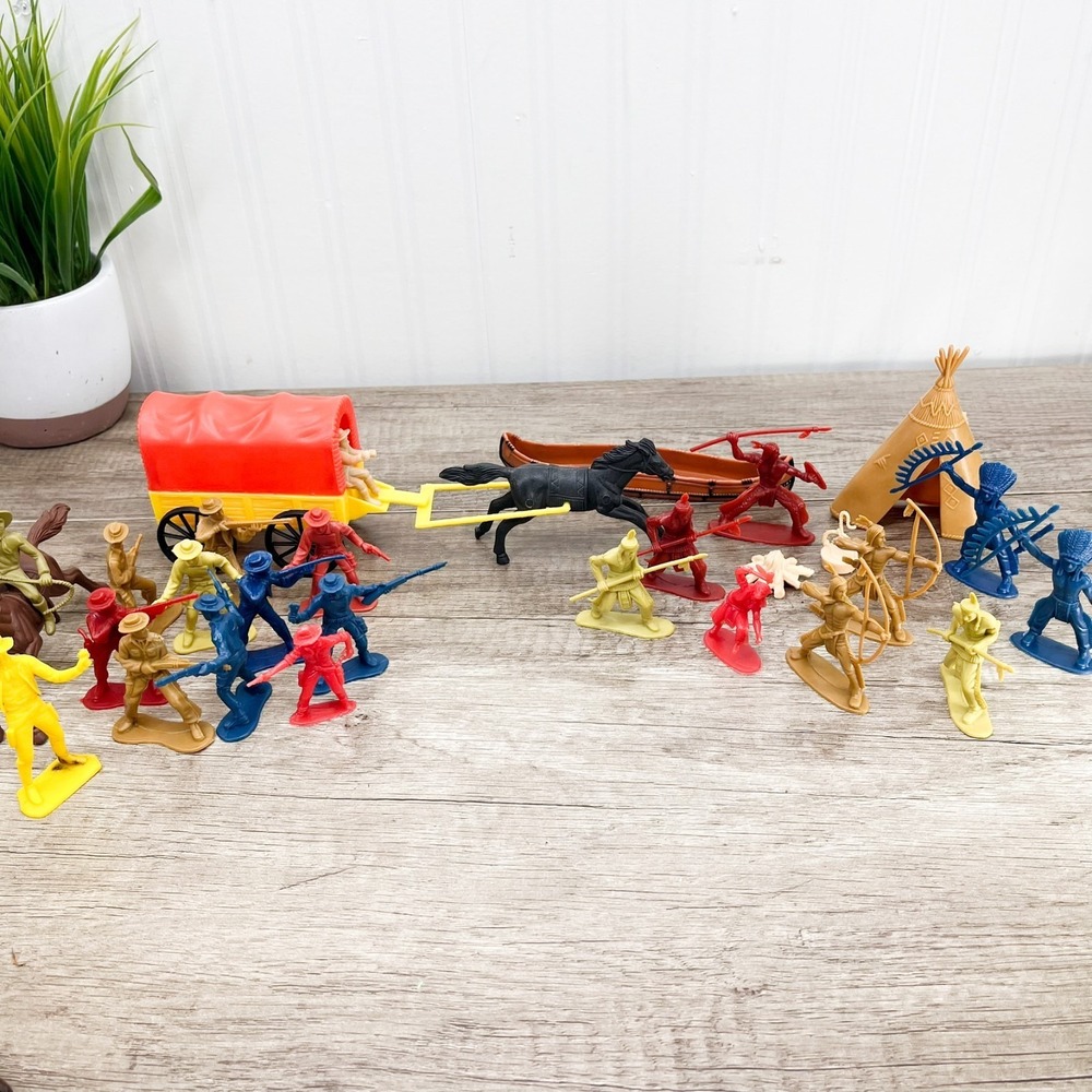 Marx  Fort Apache Lot Pioneers, Indians, Horses and Wagon. 27 Piece's